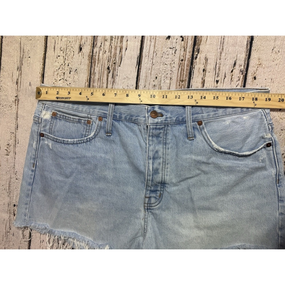 Madewell Relaxed Denim Shorts Cut Offs 100% Cotton Light Wash Button Front Sz 32 - Picture 8 of 9